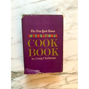 Vintage 1971 New York Times International Cookbook Craig Claiborne Hardcover